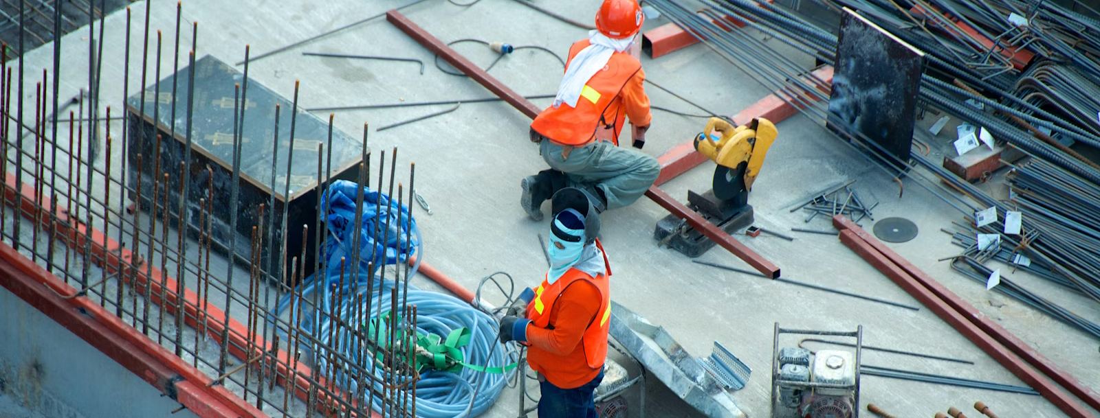 Équipe au travail sur un chantier